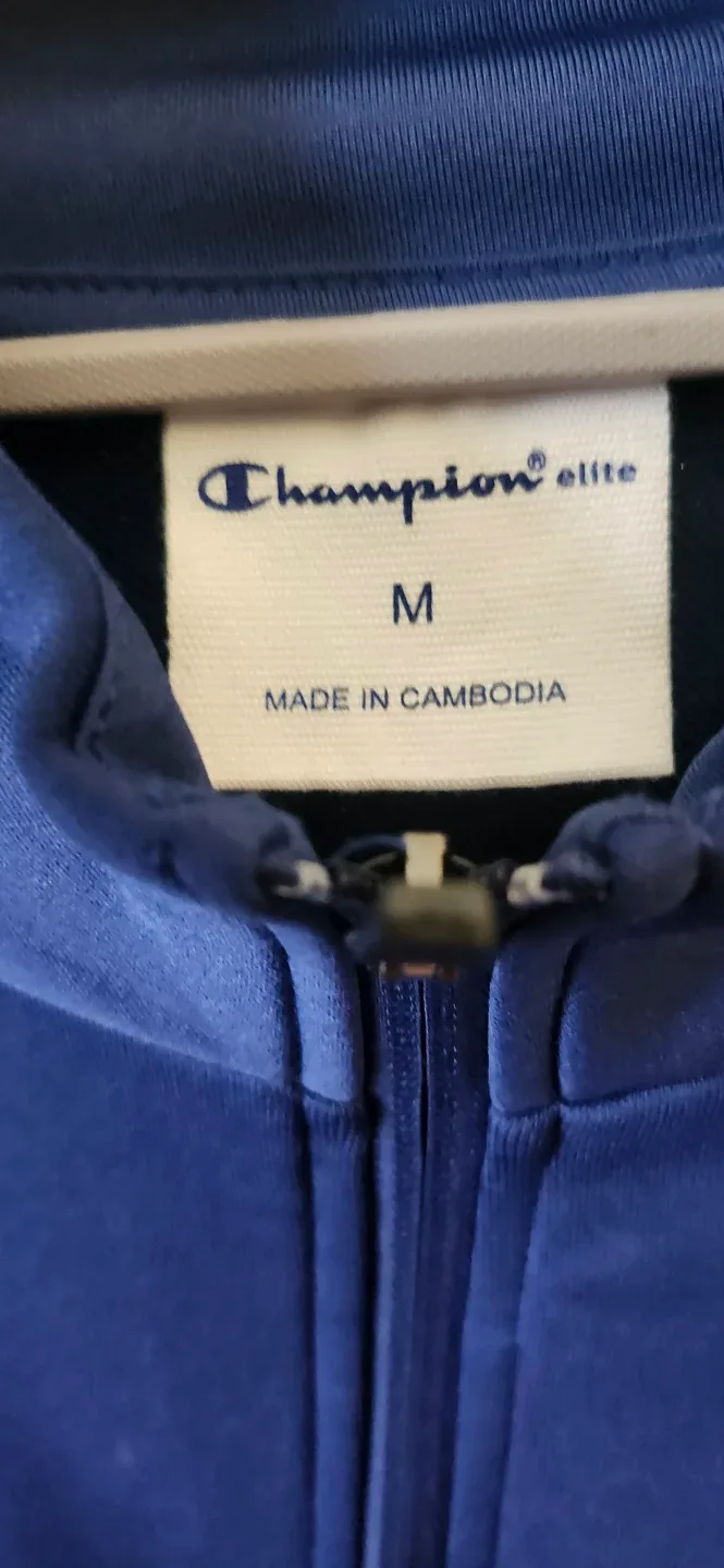 Brand New Mens Champion Elite Pullover - Size M image indicator(2)