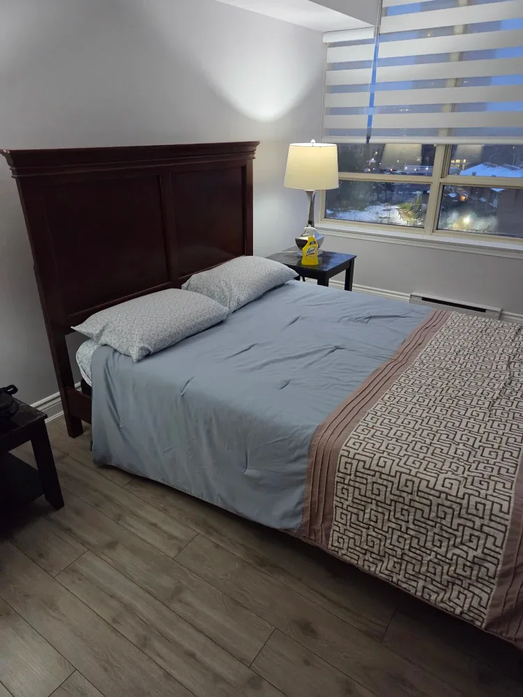 Selling a Queen Size Bed image indicator(2)