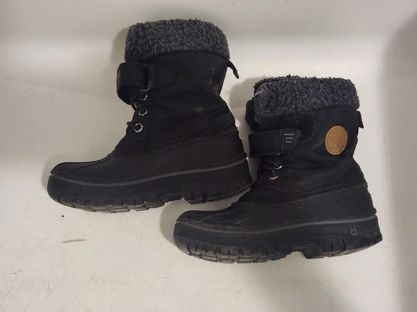 Boys winter boots- Size 9 image indicator(3)