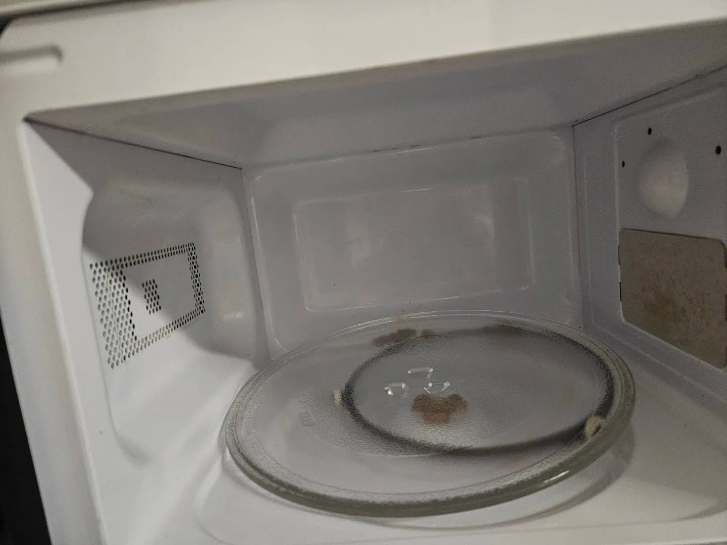 Master Chef 0.7 cu. ft. White Microwave -  in Box! image indicator(3)