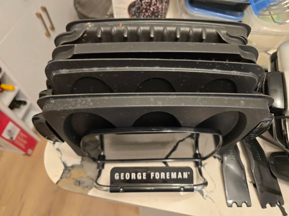 George Foreman Grill with Interchangeable Plates image indicator(9)