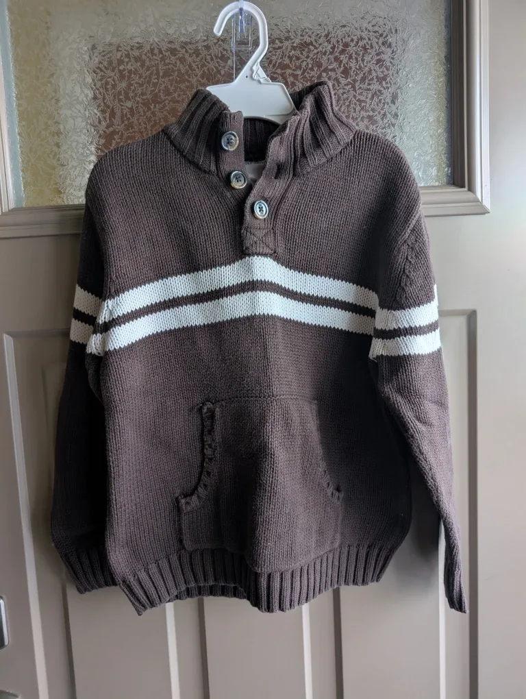 Boys sz 8 sweater