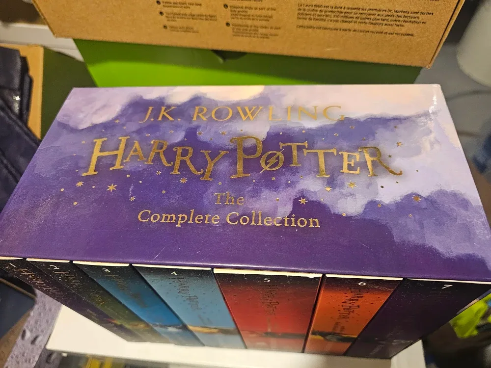 Harry Potter: The Complete Collection by J.K. Rowling image indicator(2)