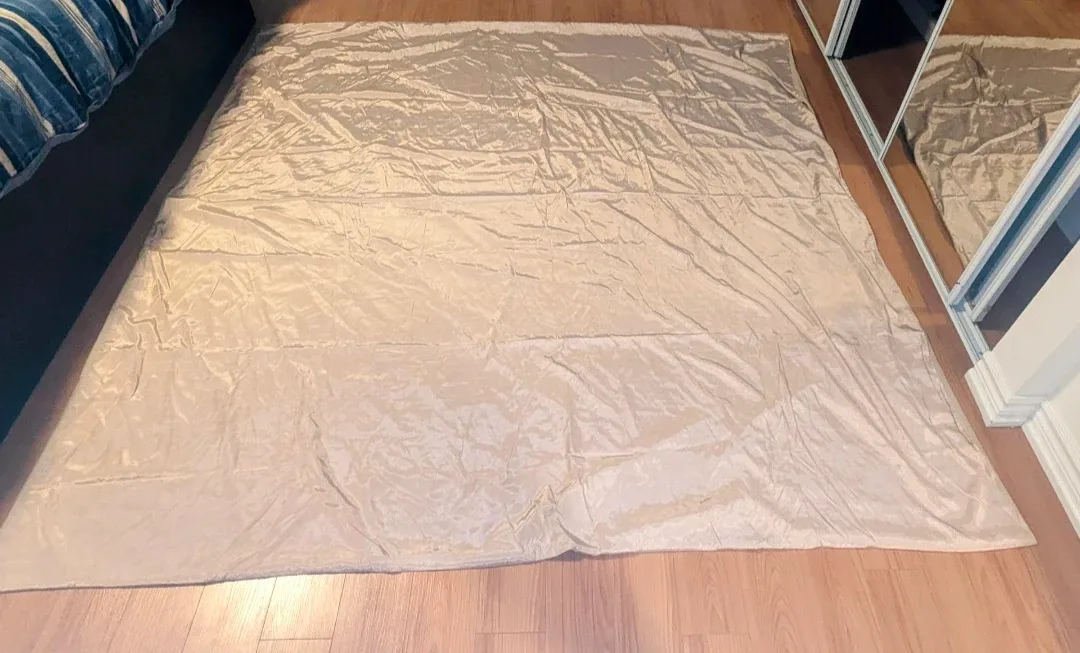 Queen Bedding (Duvet Cover, Bed Skirt and Pillow Cases) image indicator(2)