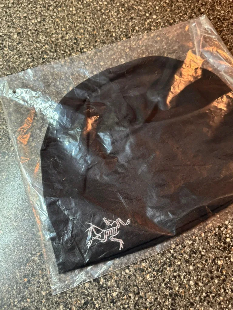 Arc'teryx Black Beanie image indicator(2)