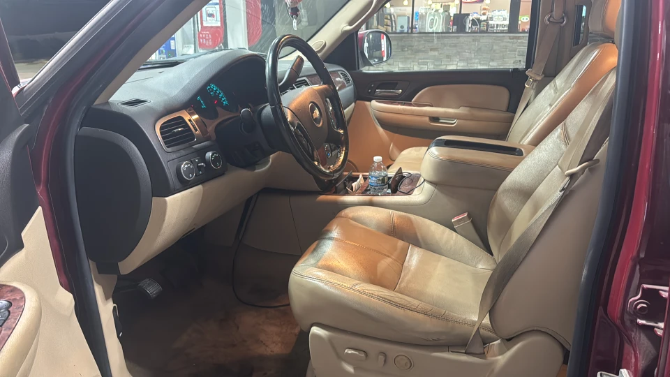 *2007 CHEVY AVALANCHE LTZ* RUNS AND DRIVES GREAT. - photo 4