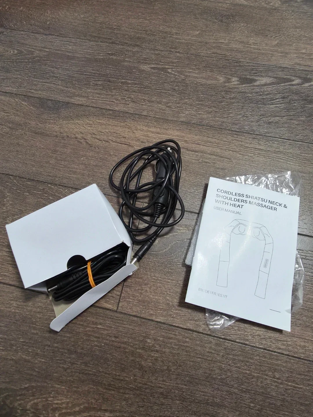 ELLESYE Cordless Shiatsu neck & Shoulder Massager with Heat image indicator(3)