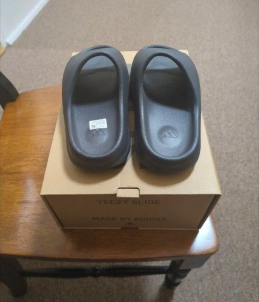 Adidas Yeezy Slide -Black onyx men Size 8 image indicator(3)