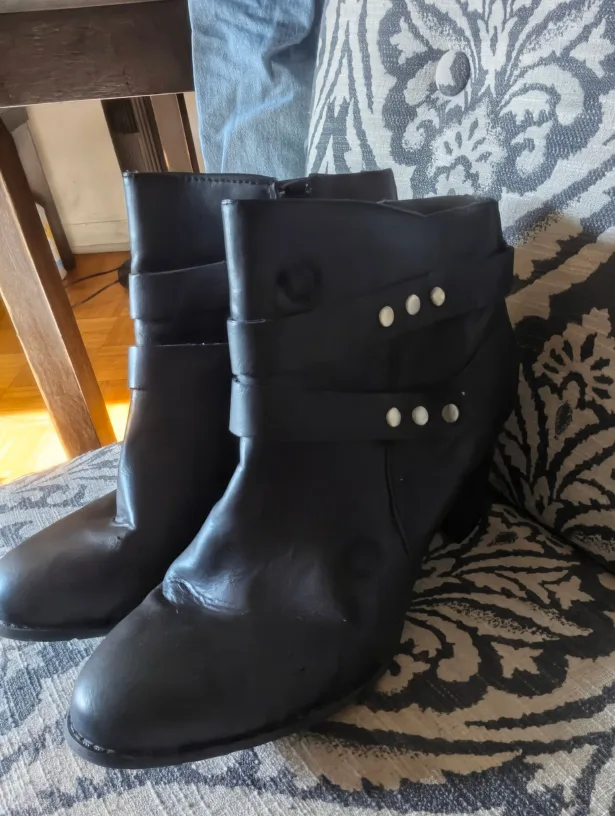 Town Shoes Black Ankle Boots - Size 10