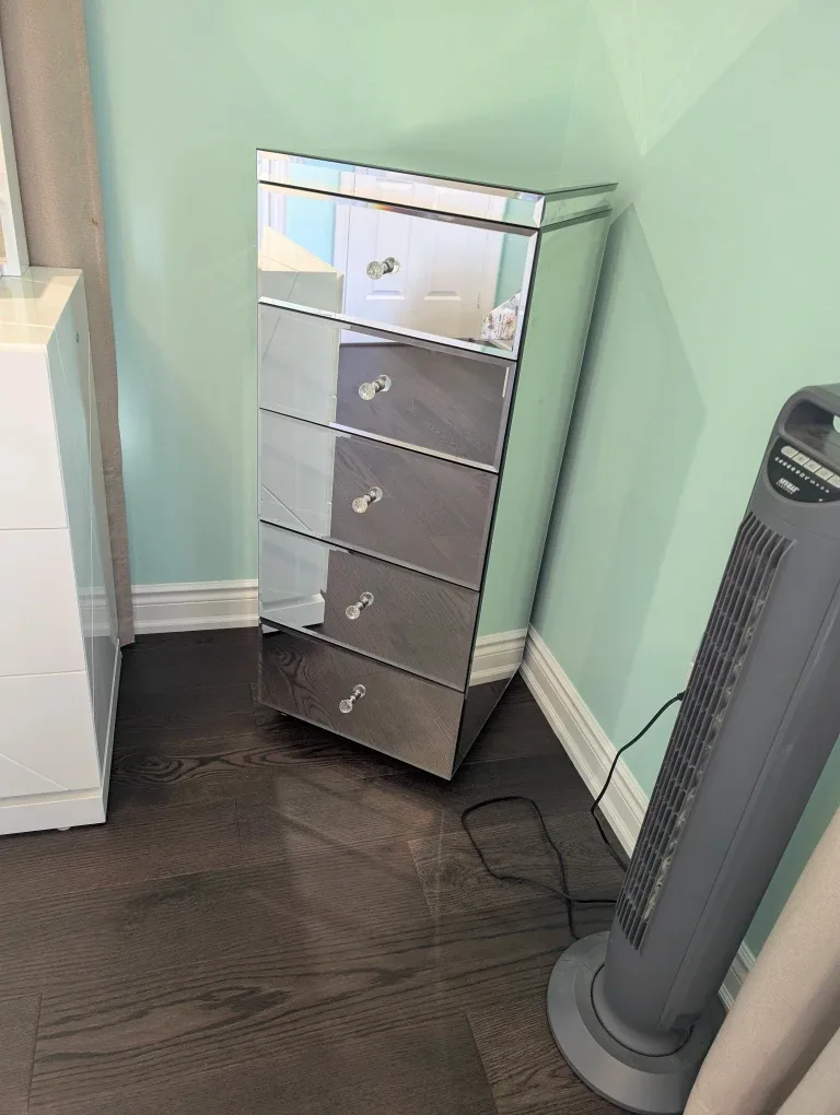 Mirrored 5-Drawer Chest image indicator(4)