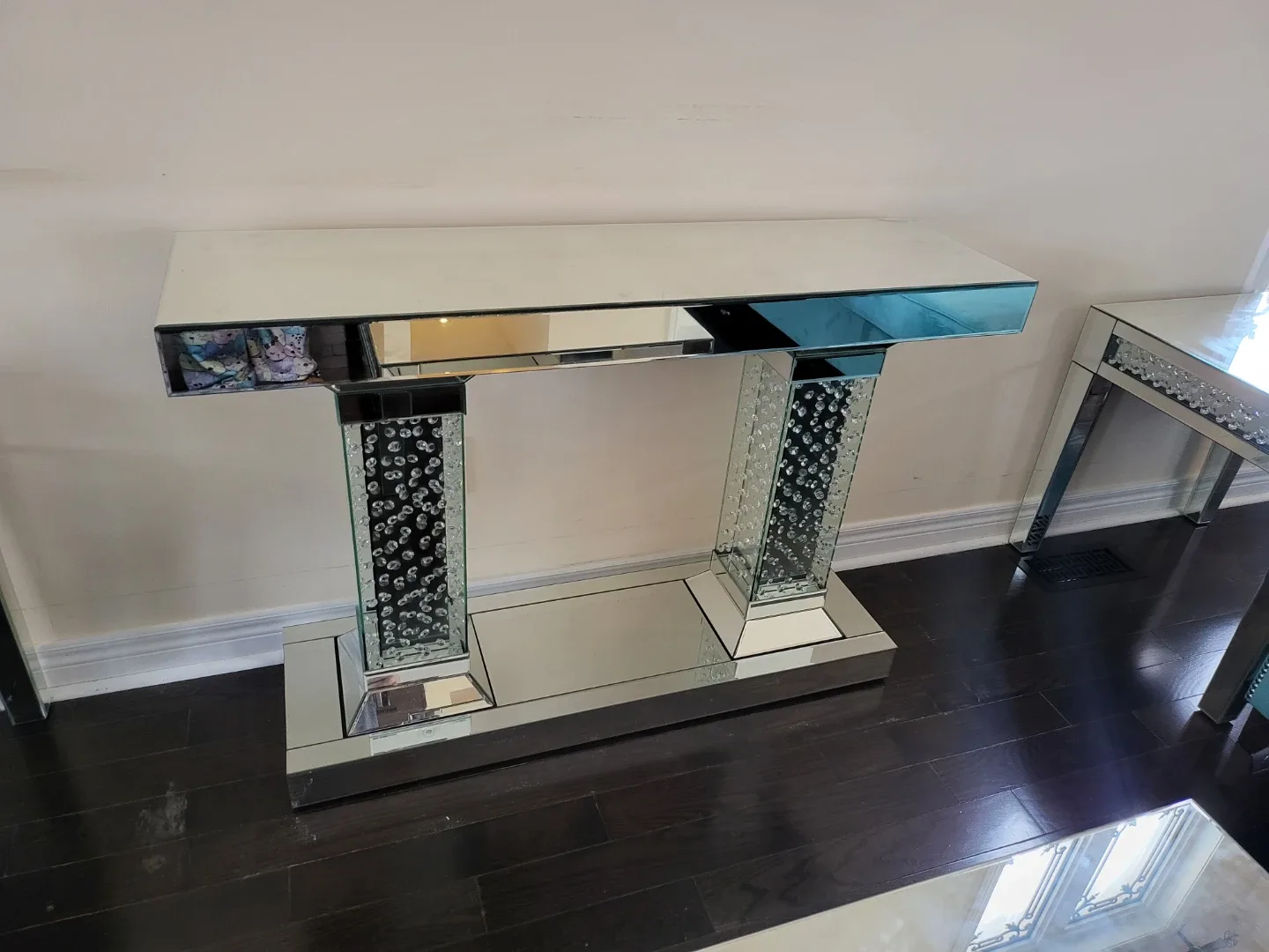 Staging furniture sale image indicator(4)