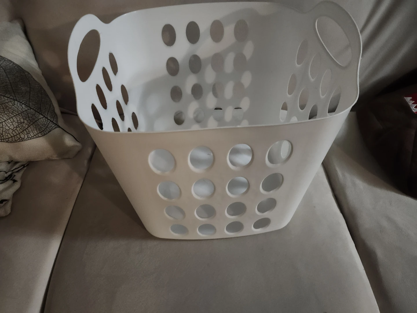 White Plastic Laundry Basket - photo 3