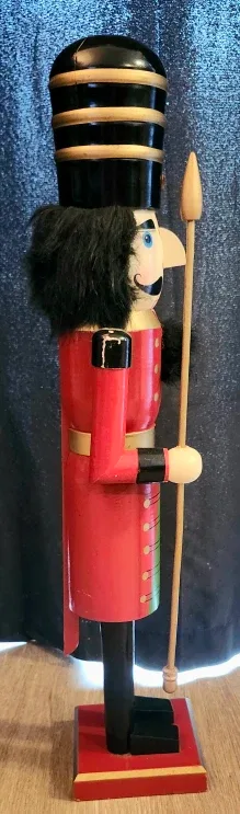 Nutcracker with Spear image indicator(2)