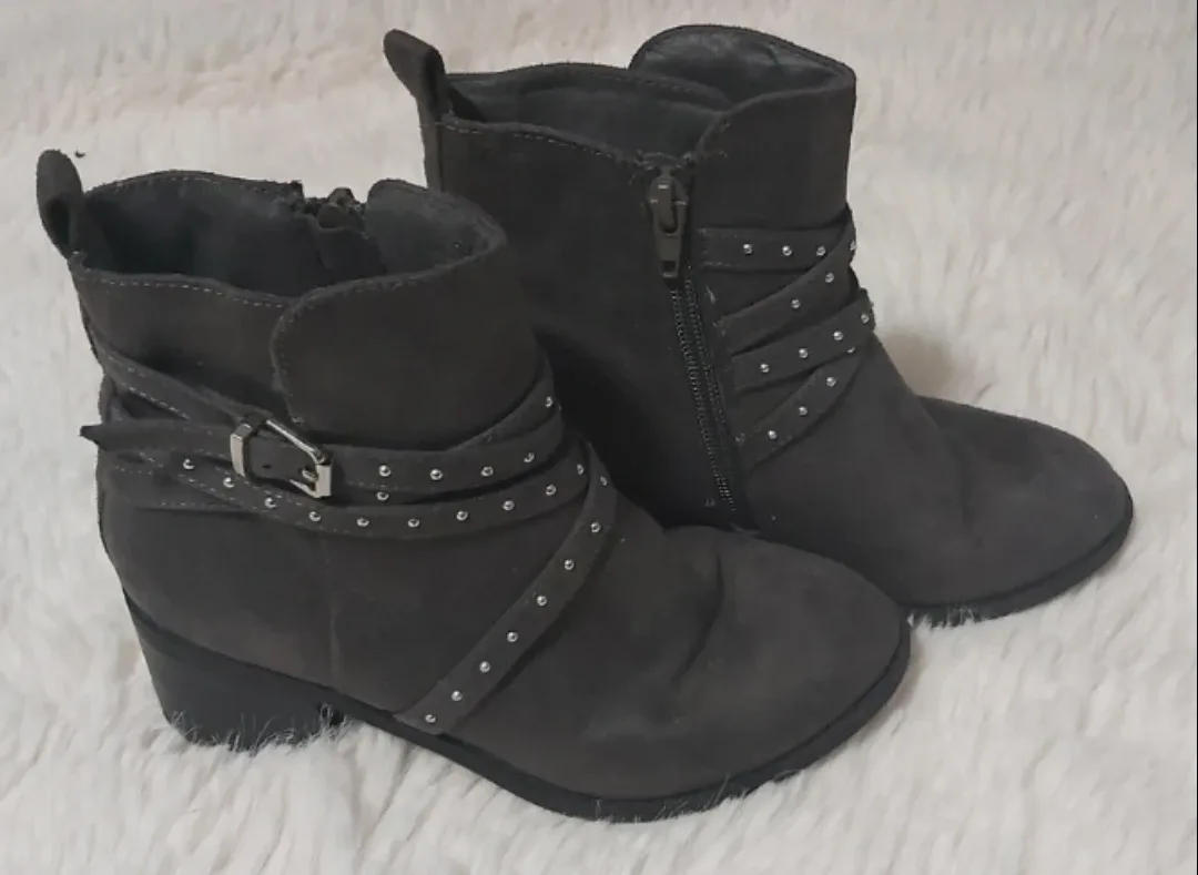 Girl's Grey Ankle Boots, Size 1
