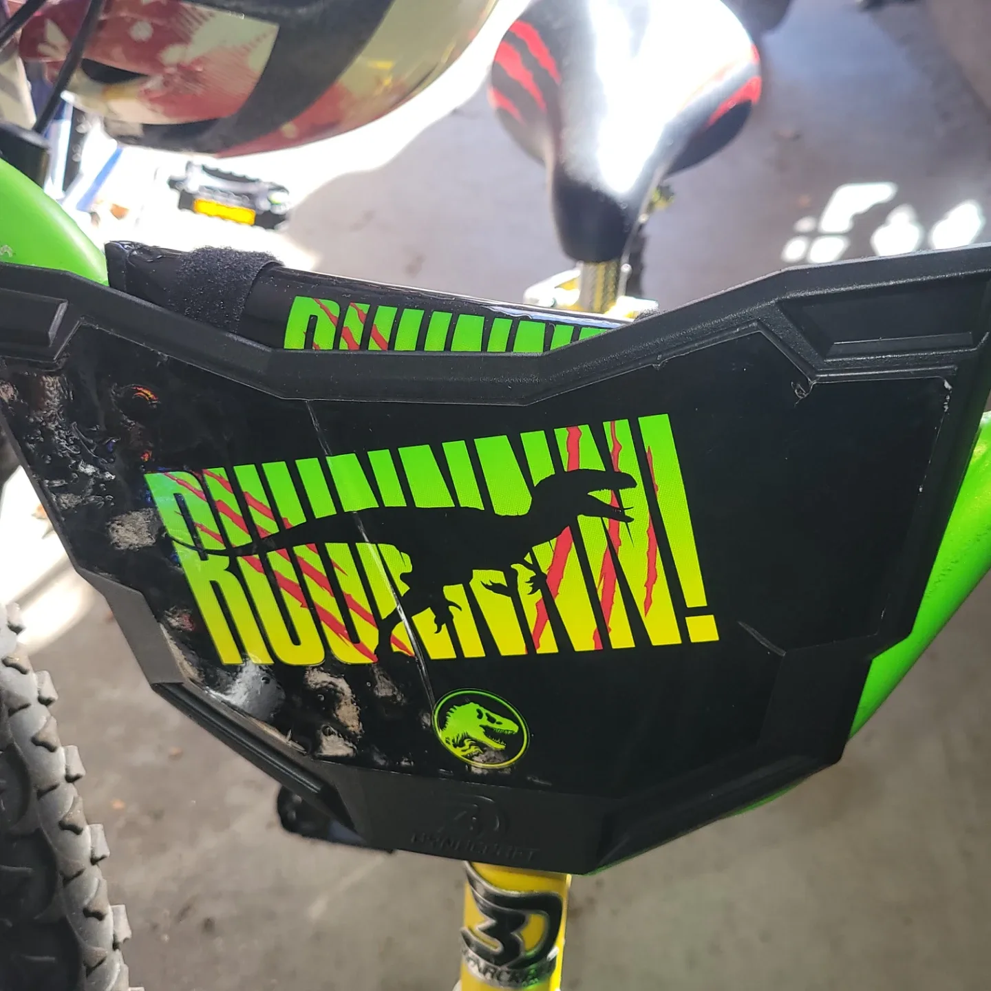 Jurassic World Velociraptor Kids' Bike 16" image indicator(5)