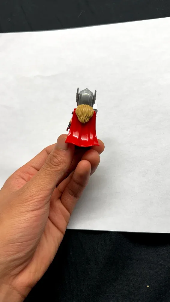 LEGO Marvel Thor Minifigure image indicator(2)