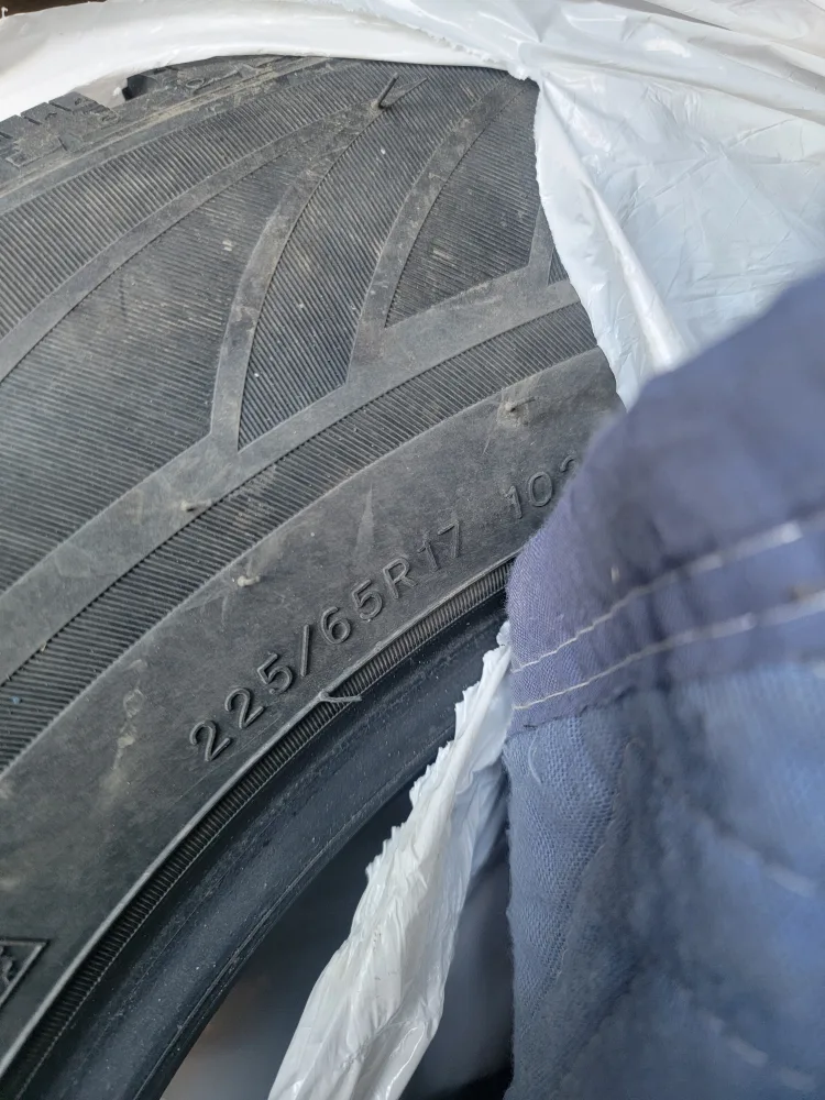 Studded Winter Tire - 225/65R17 image indicator(2)