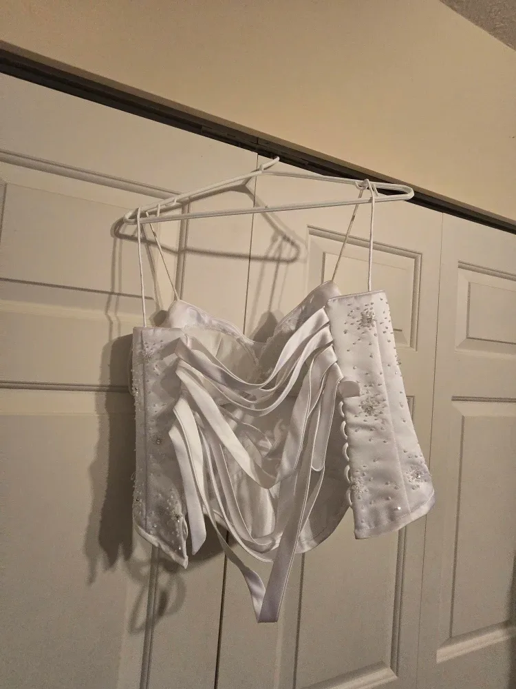 White Wedding Dress - Size 8 image indicator(5)