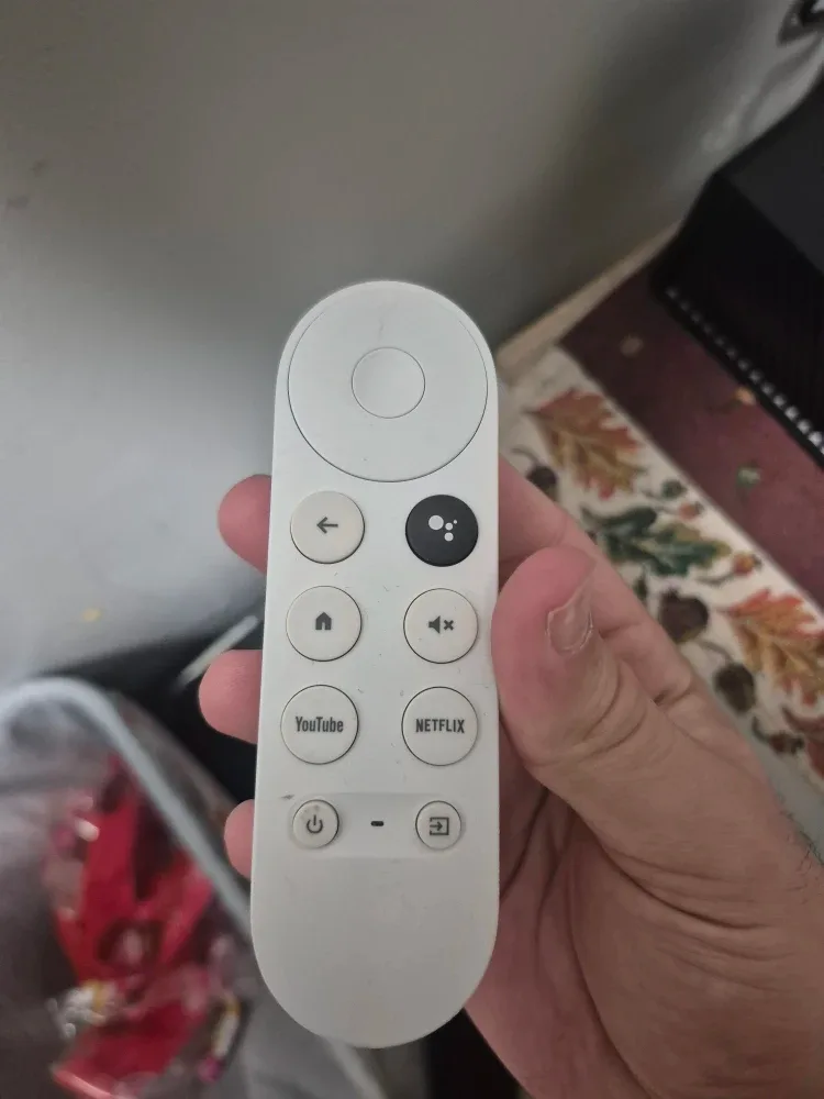Google Chromecast with Google TV - White image indicator(2)