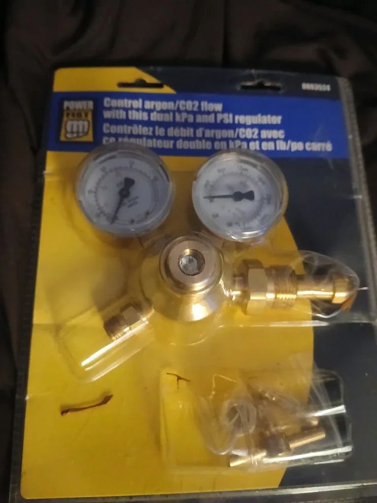 Power Fist Argon/CO2 Regulator - Dual kPa/PSI