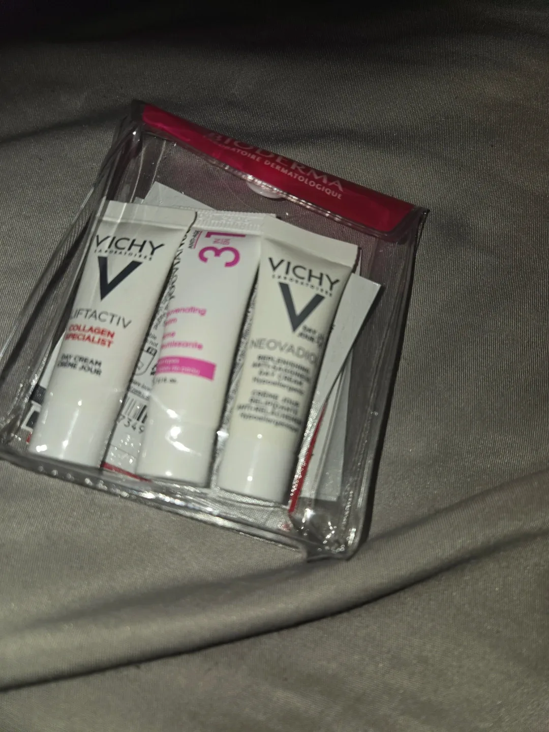 Vichy Skincare  Travel Set image indicator(2)