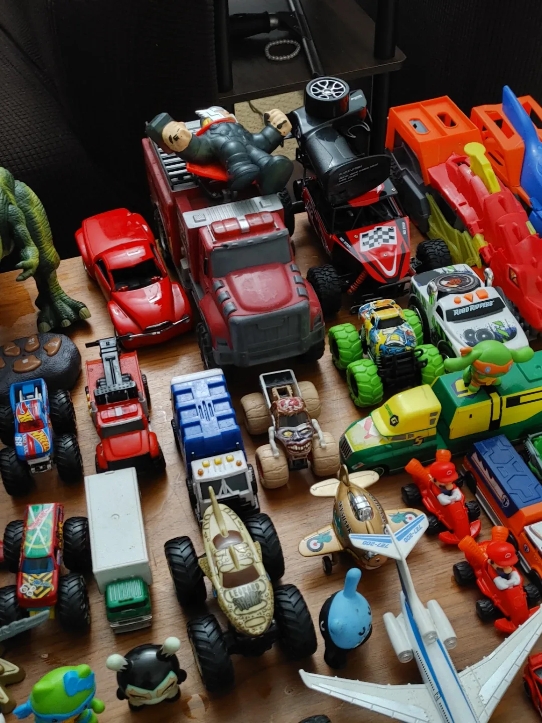 Mixed Lot of Action Figures & Toy Cars image indicator(4)