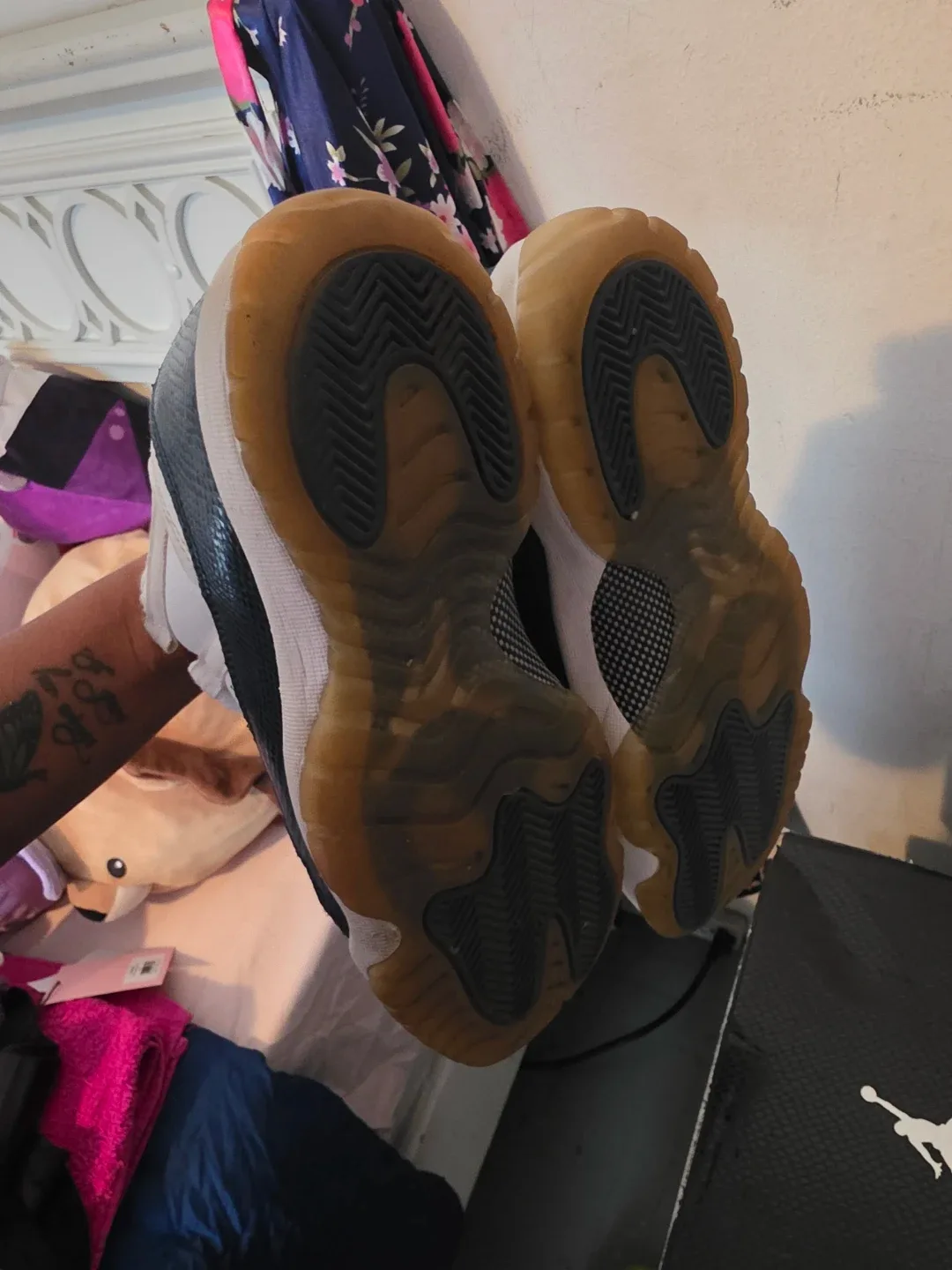 Air Jordan 11 Retro Low LE GS - Size 7Y image indicator(7)