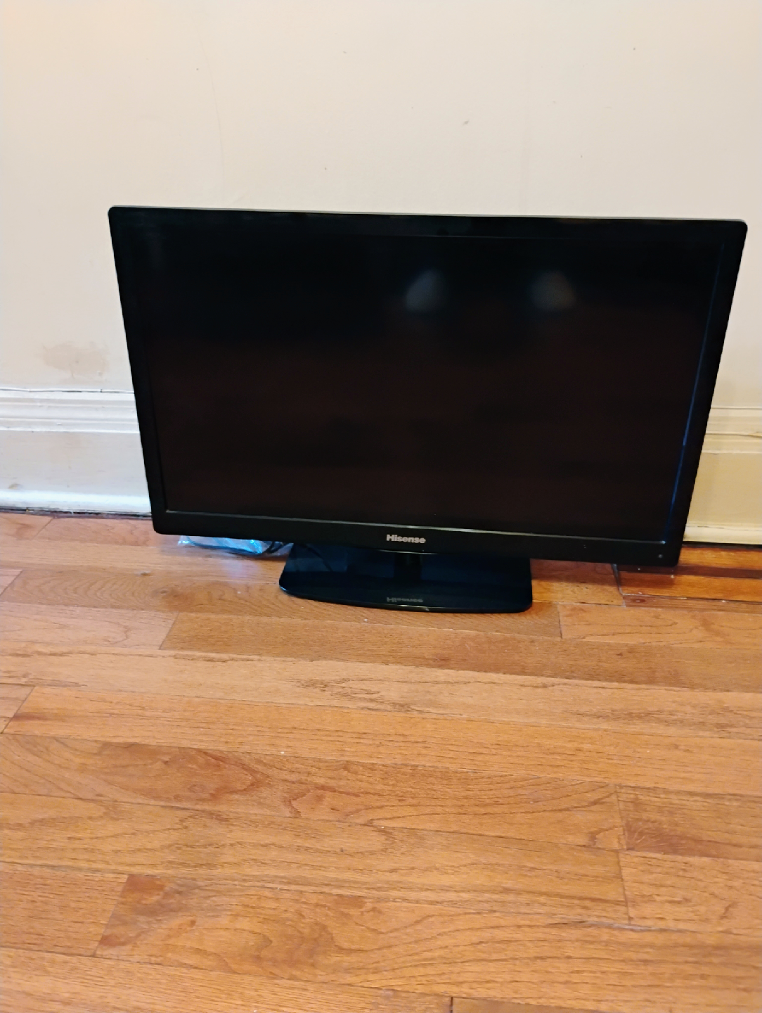 Hisense TV $30 - photo 2