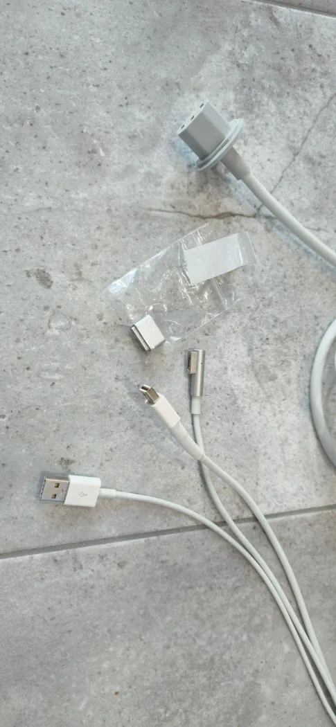 Apple LED Cinema Display 27" image indicator(3)