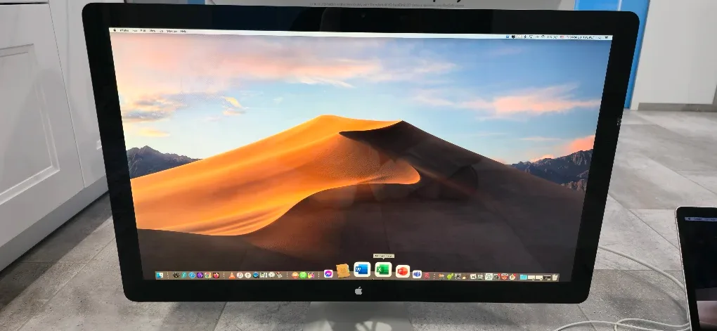 Apple LED Cinema Display 27" image indicator(5)