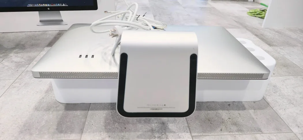 Apple LED Cinema Display 27" image indicator(6)