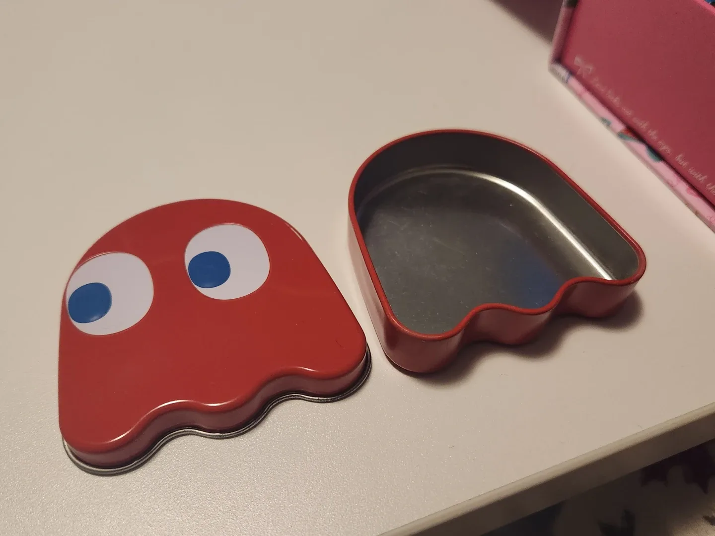 Mixed Lot: Ring, Keychain, Hair Clip, Tin, Rings🥕 image indicator(5)