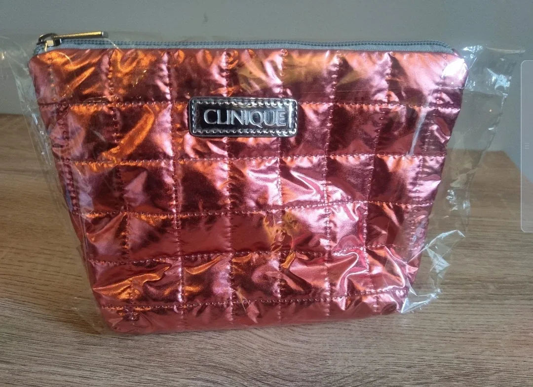 Clinique 7-Piece Deluxe Travel Gift Set (Brand New) image indicator(4)