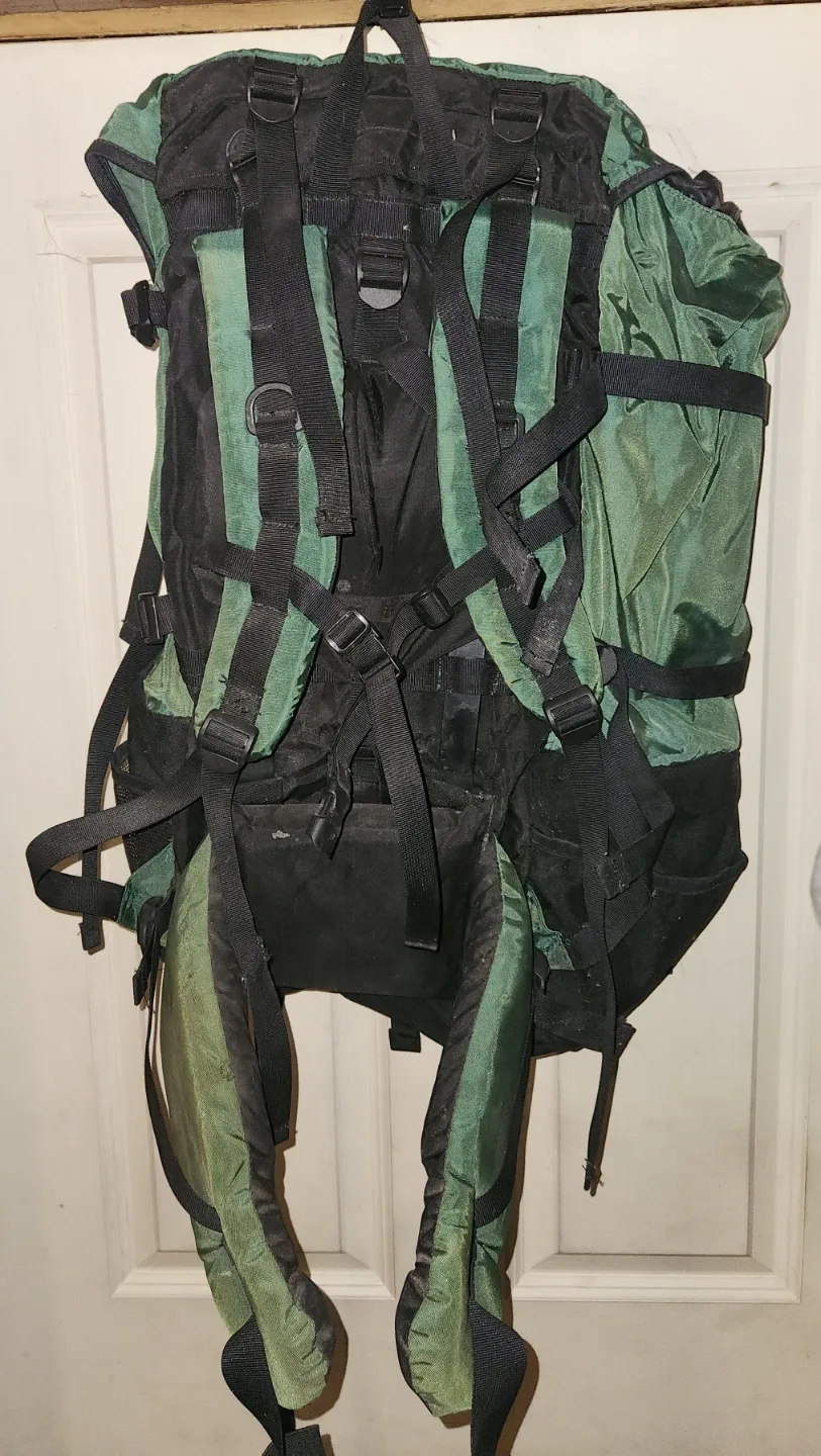 Trekk Acadia 60 Backpack - Green & Black image indicator(2)