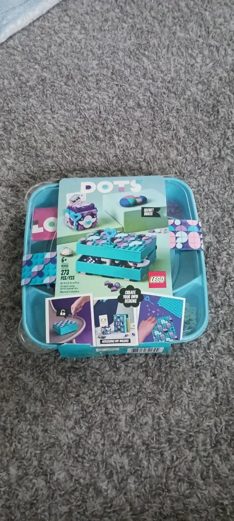 For sale a lego Dots set