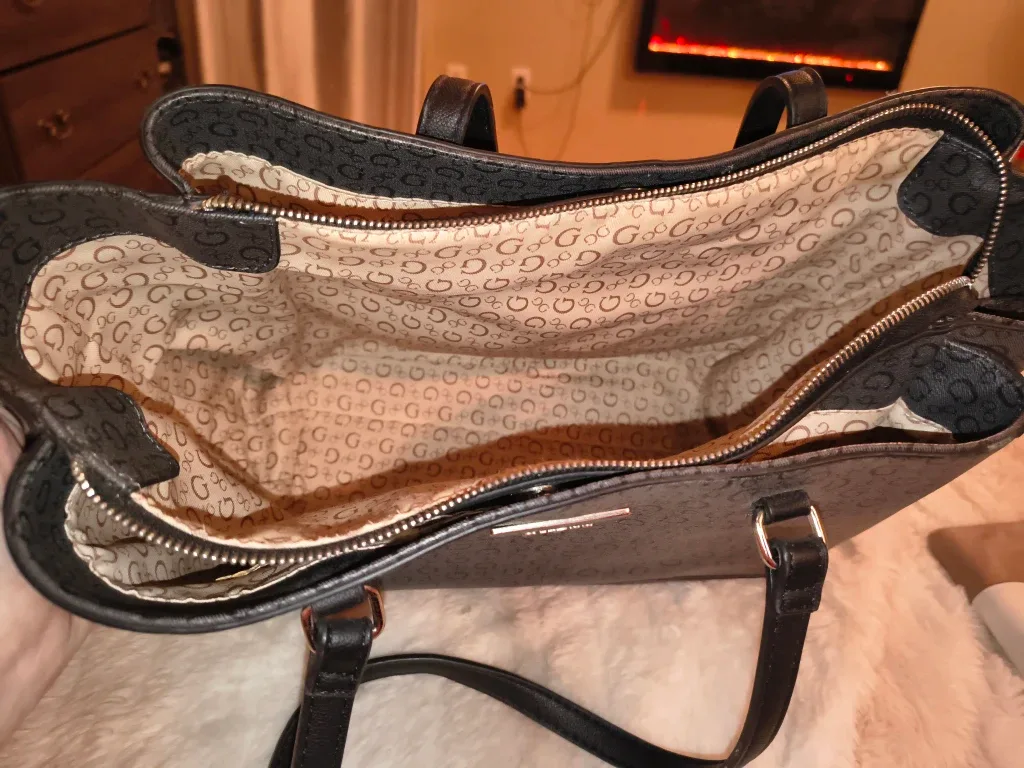 Guess Black Tote Bag image indicator(2)