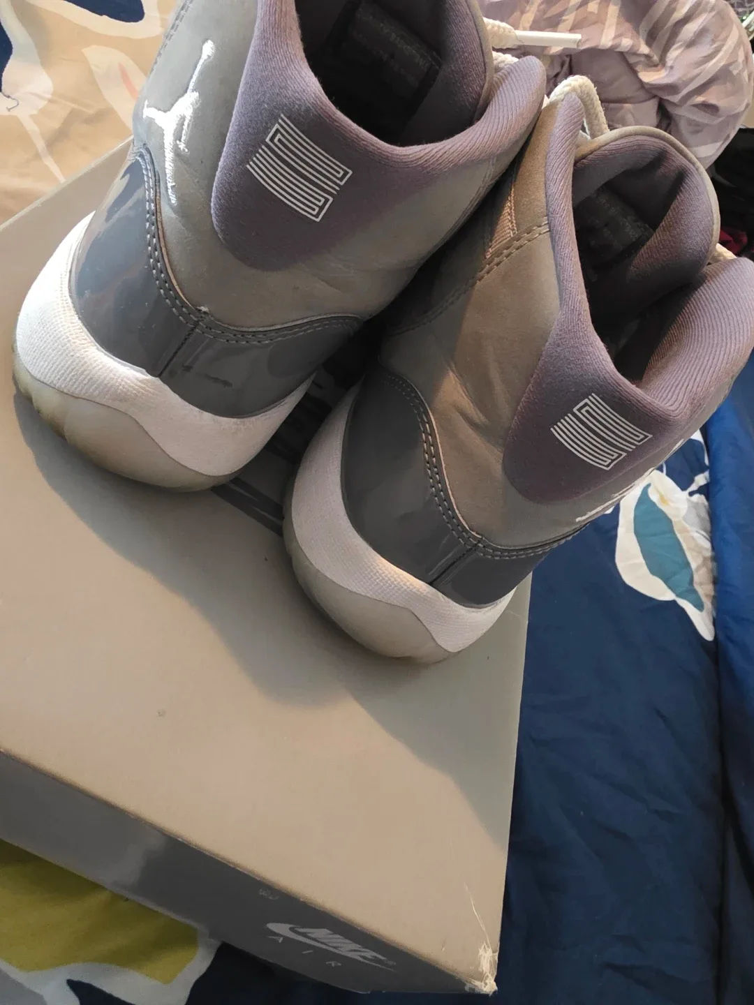 Air Jordan 11 Retro (GS) Size 7Y image indicator(3)