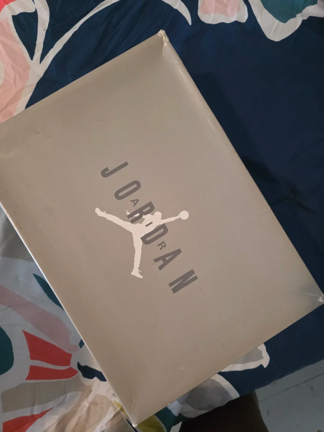 Air Jordan 11 Retro (GS) Size 7Y image indicator(6)