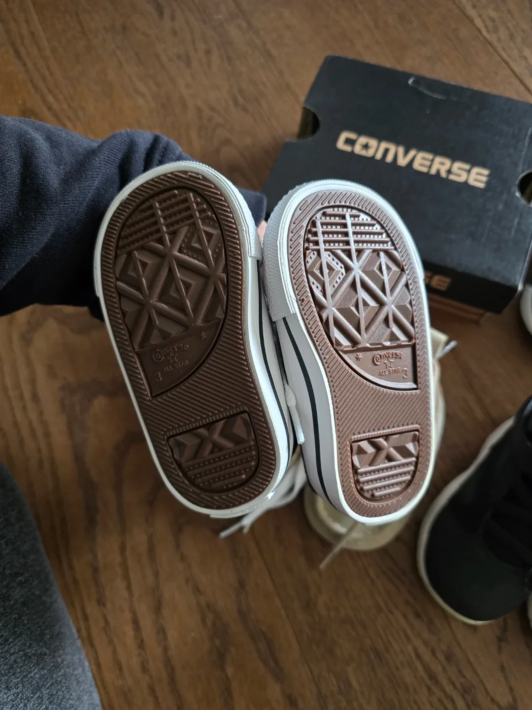 [BRAND NEW] Baby Shoes - Gap, Converse, Jordan image indicator(6)