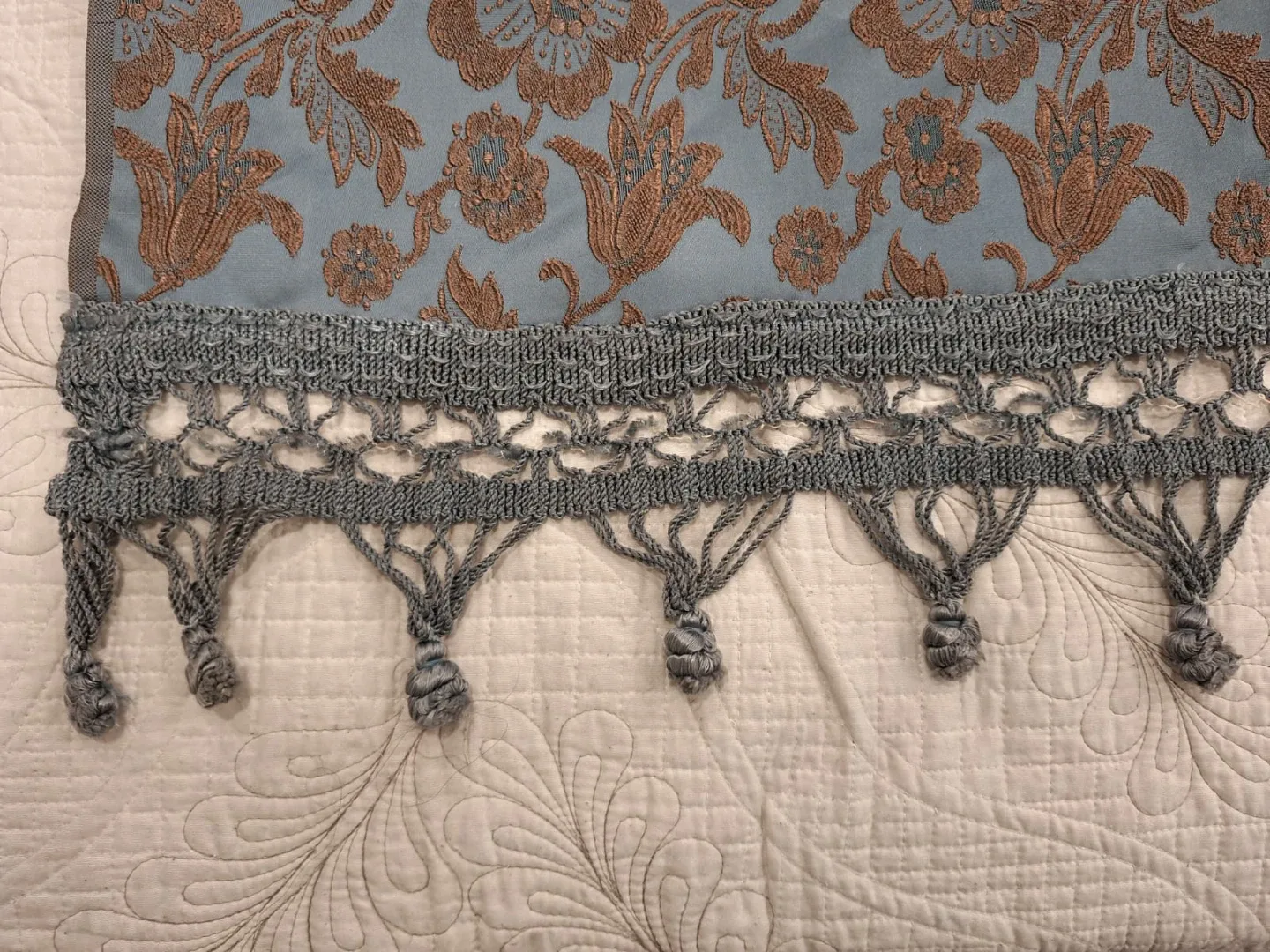 Beautiful embroidered Bedspread image indicator(3)