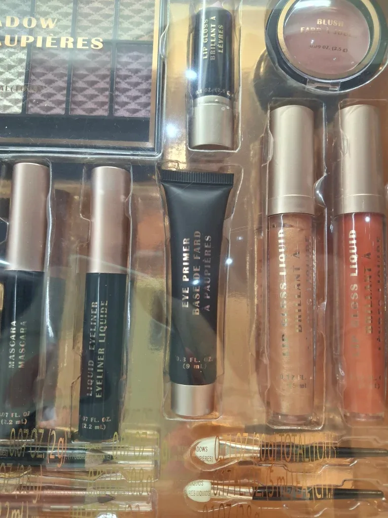 New 31-Piece Cosmetic Set image indicator(4)