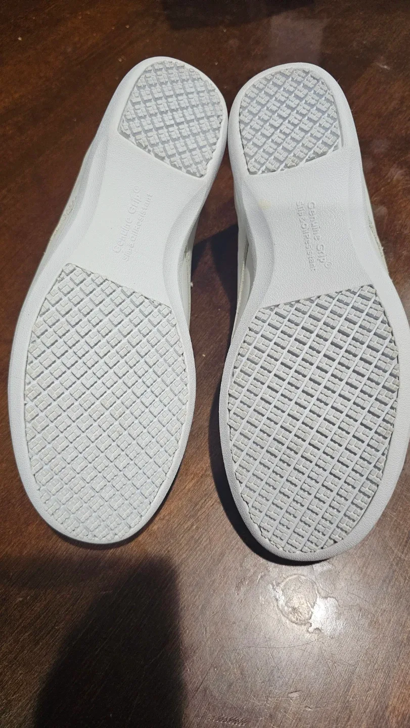 Genuine Grip White Slip-Resistant Shoes image indicator(4)