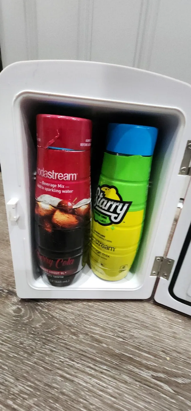 Coca-Cola Mini Fridge by Koolatron image indicator(5)