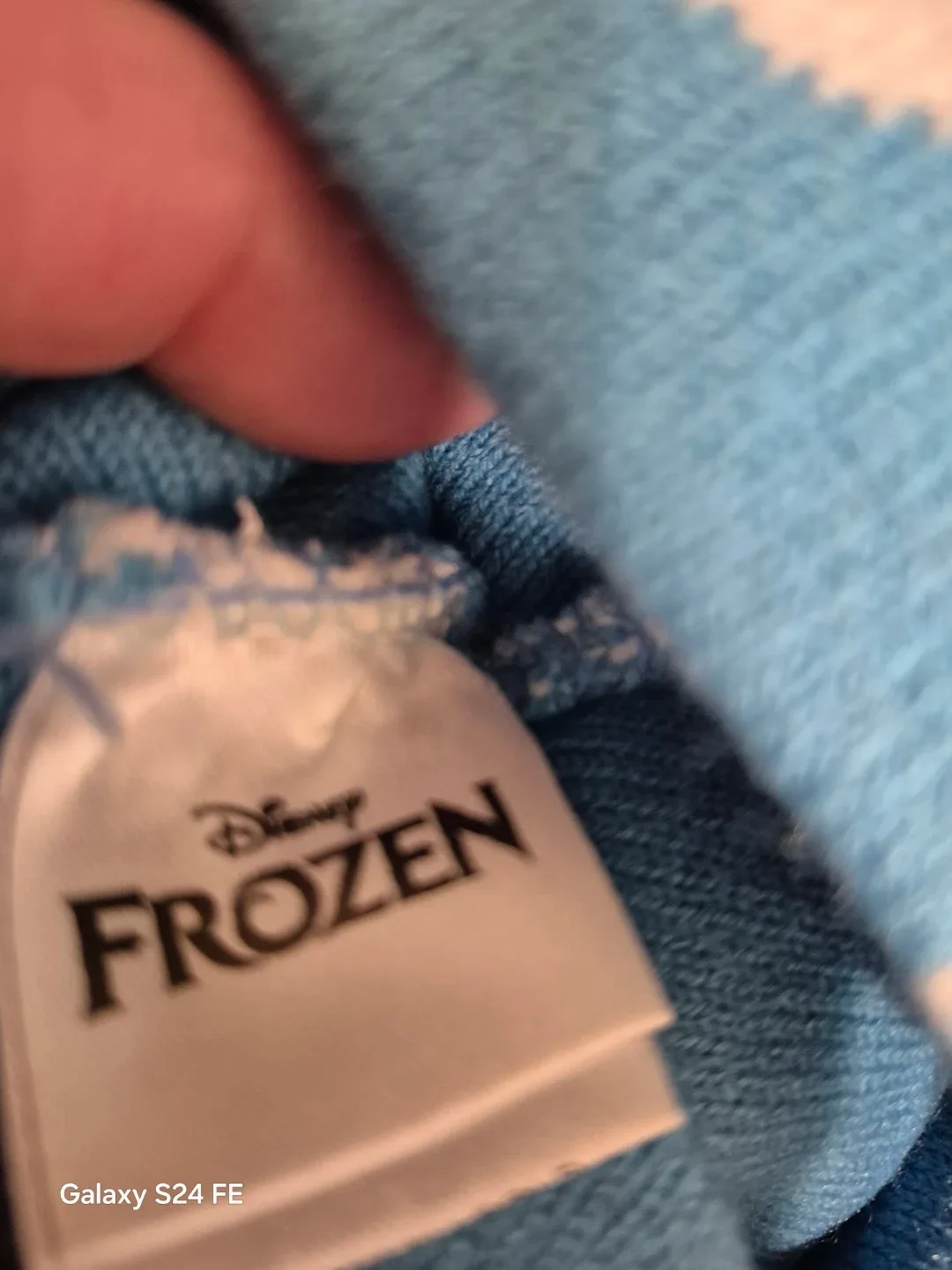 Little  girls , 2-3x  brand new frozen  hat and  mits image indicator(2)