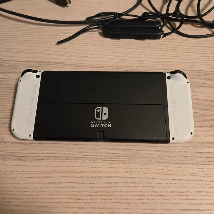 Nintendo Switch OLED. MINT condition. original accessories. image indicator(5)