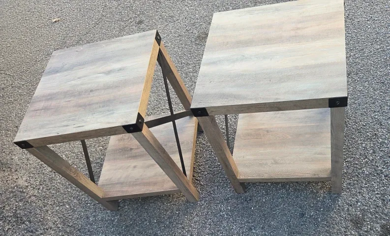Set of 2 End Tables