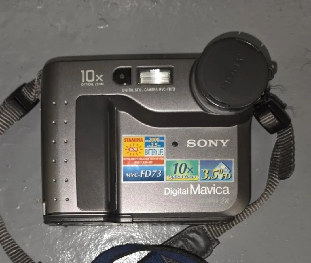 Sony Digital Mavica MVC-FD73 Camera thumbnail