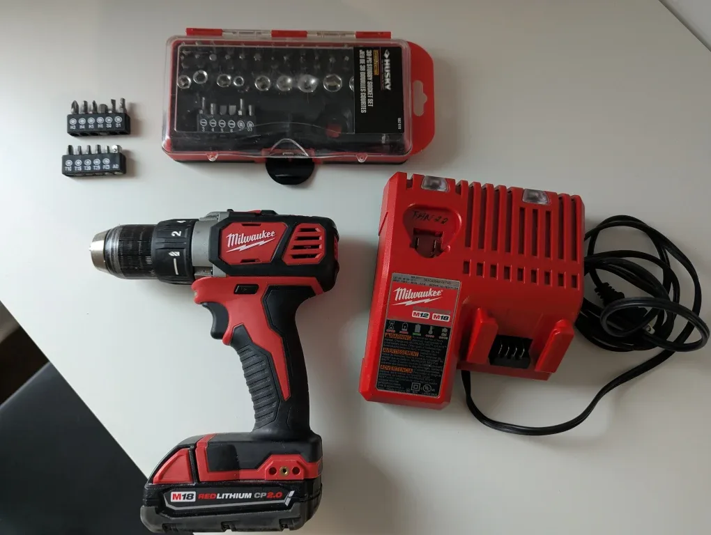 🔧 Milwaukee M18 Drill Kit  + Battery + Charger ! 🚀