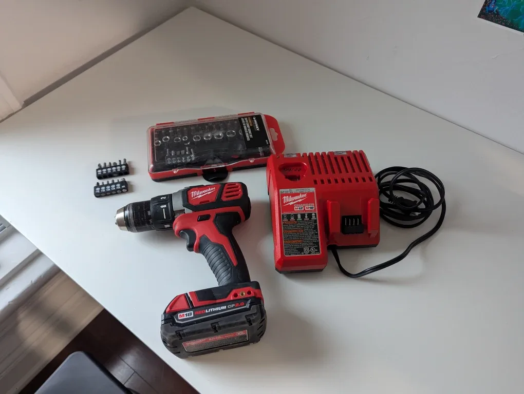 🔧 Milwaukee M18 Drill Kit  + Battery + Charger ! 🚀 image indicator(2)