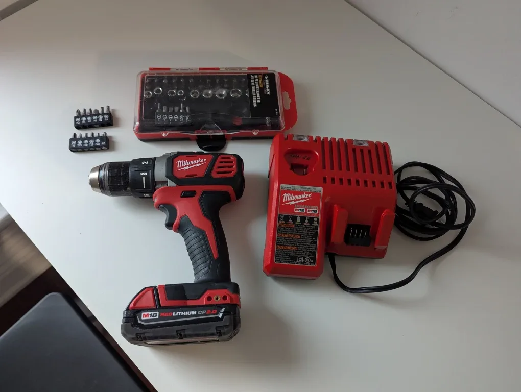 🔧 Milwaukee M18 Drill Kit  + Battery + Charger ! 🚀 image indicator(3)